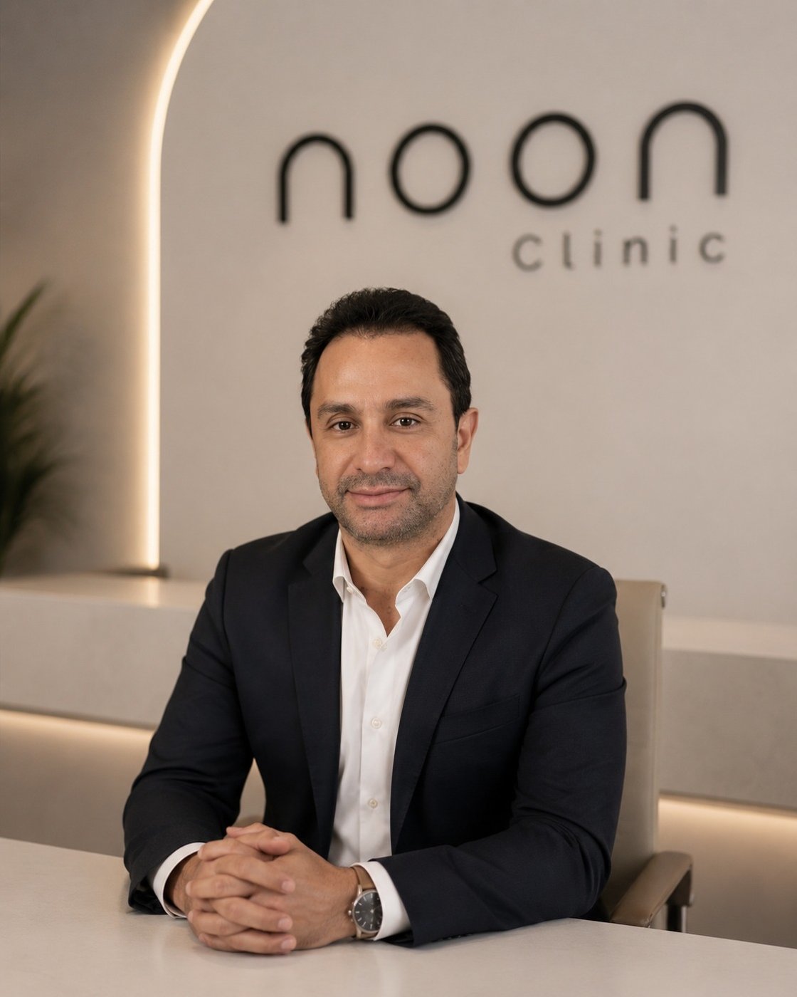 Dr. Fernando Ruiz, cirujano plástico de noon Clinic